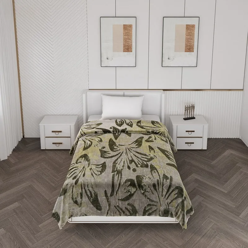 Monte Carlo Lush Leaf Blanket - 600 GSM media 3