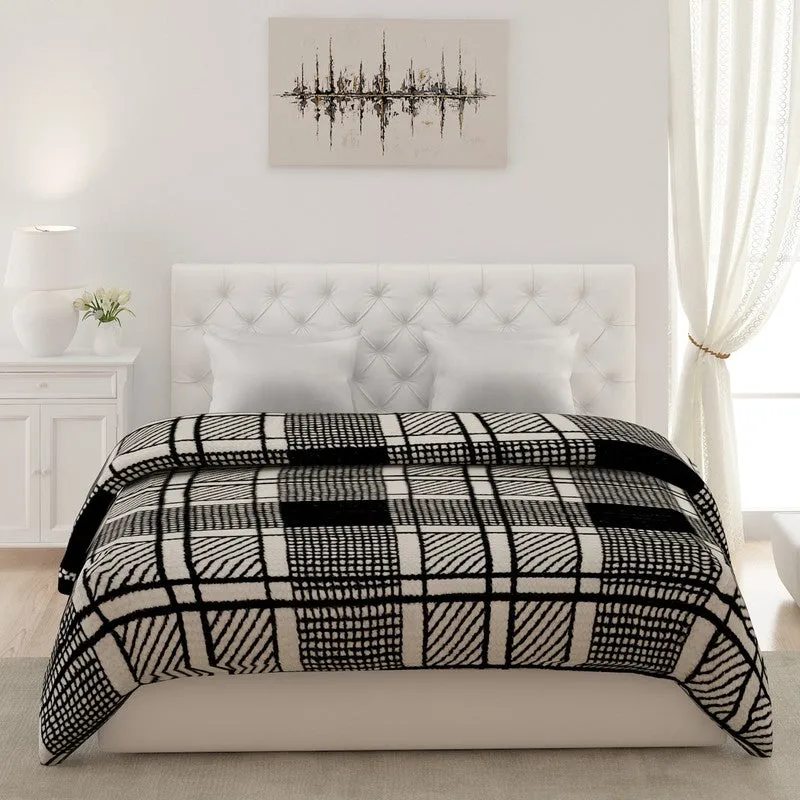 Monte Carlo Monochrome Mosaic Blanket - 800 GSM media 3