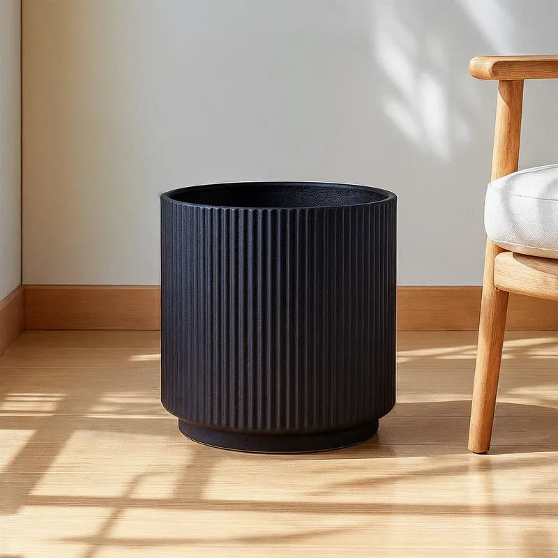 Kyari Manhattan Bloom Fiberglass Planter media 5