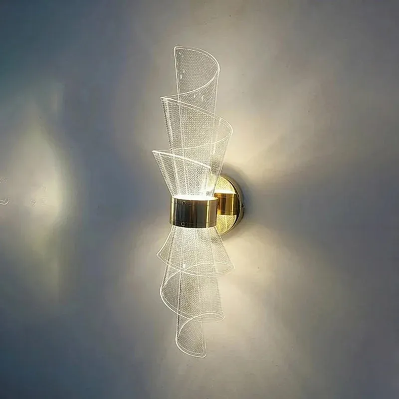 Scroll Lustra Acrylic & Metal Wall Lamp media 3