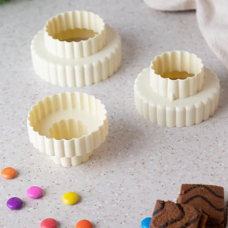 Dough Dip Cookie Cutter (Ivory) - Set Of Six media 1