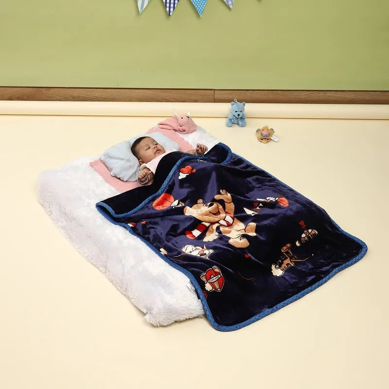 Monte Carlo Sporty Snuggles Blanket - 550 GSM media 1