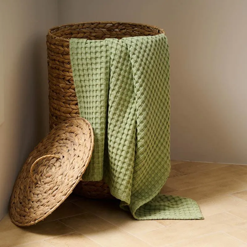 Rippley Plush Waffle Bath Towel (Green) media 3