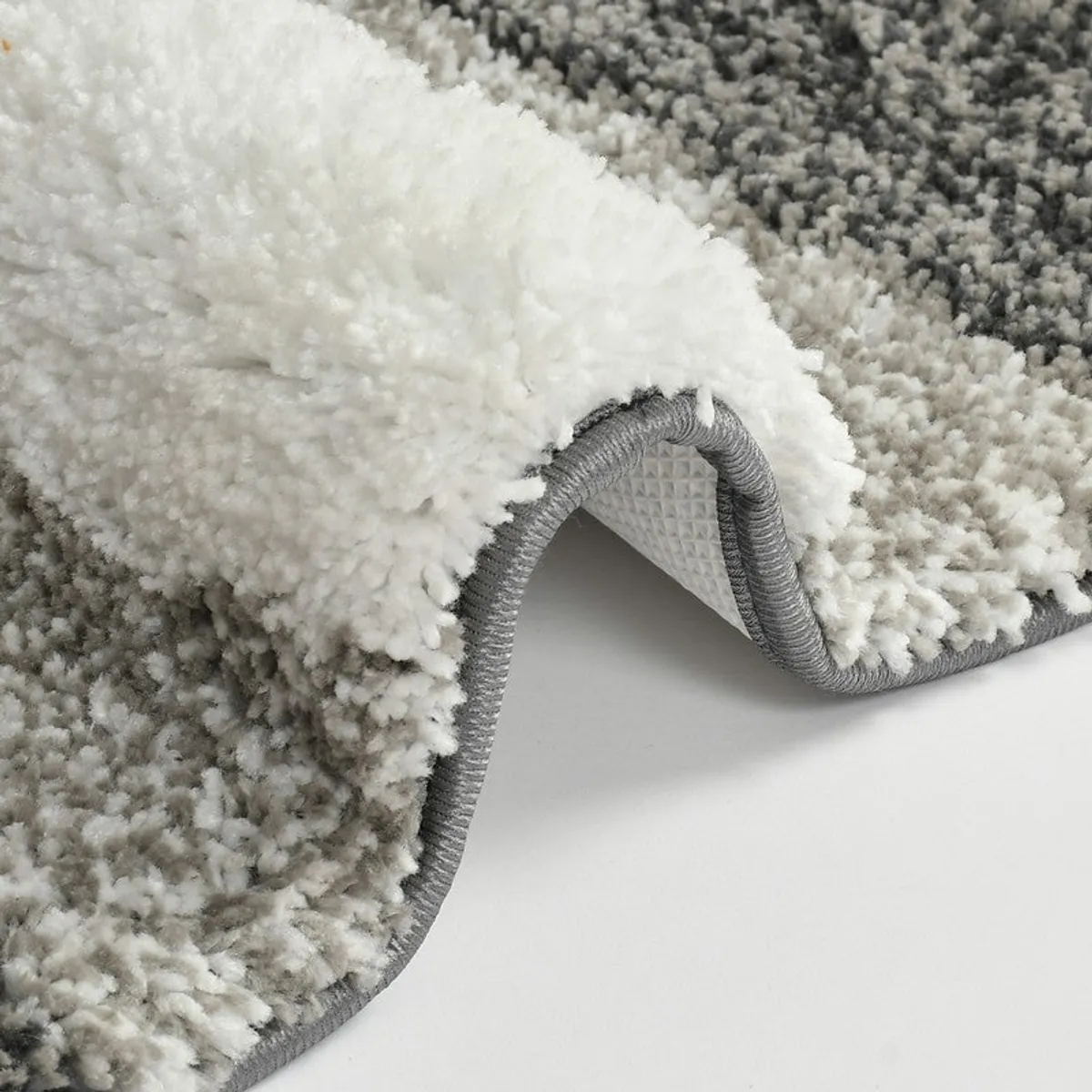 Close-up of the plush bath mat surface and finished edge
