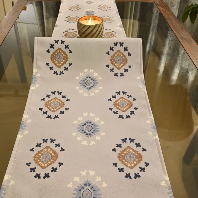 Vastraa Table Runner media 4