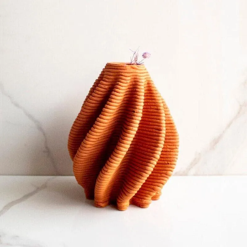 Marona Twisted Vase media 1