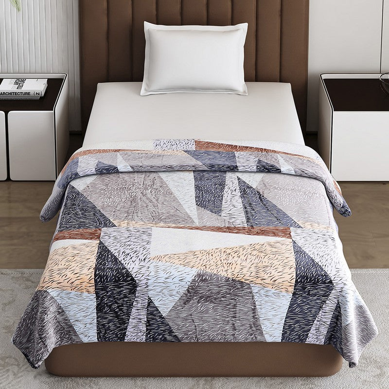 Monte Carlo Patchora Geometric Print Polyester Blanket (Brown) - 233 GSM media 3