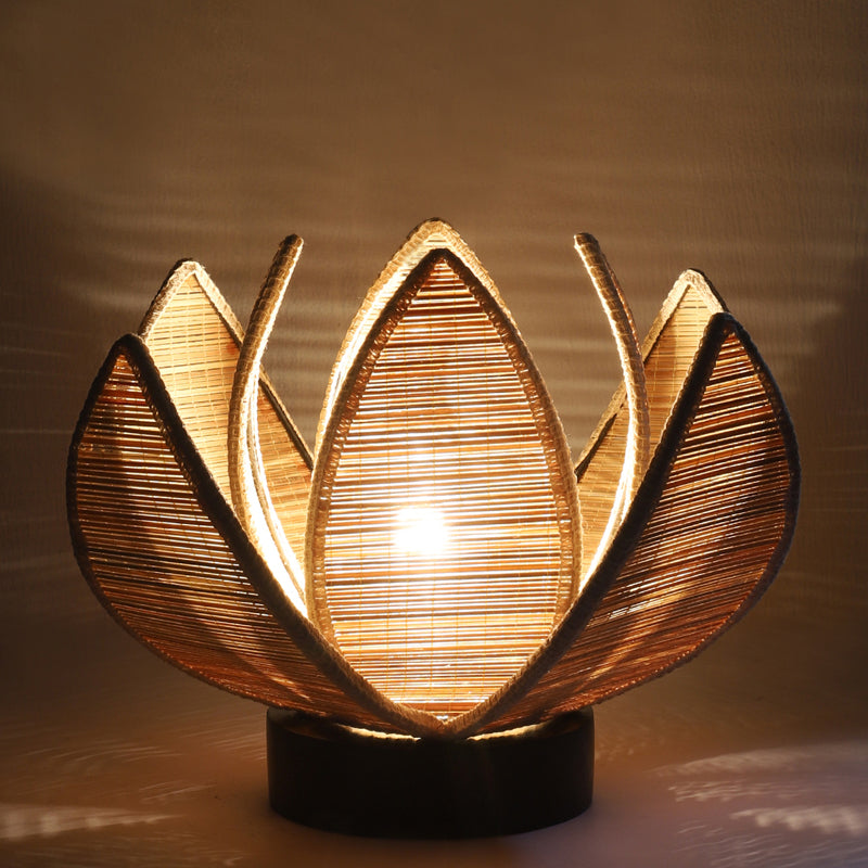 Bamboo Lotus Table Lamp - Beige media 5
