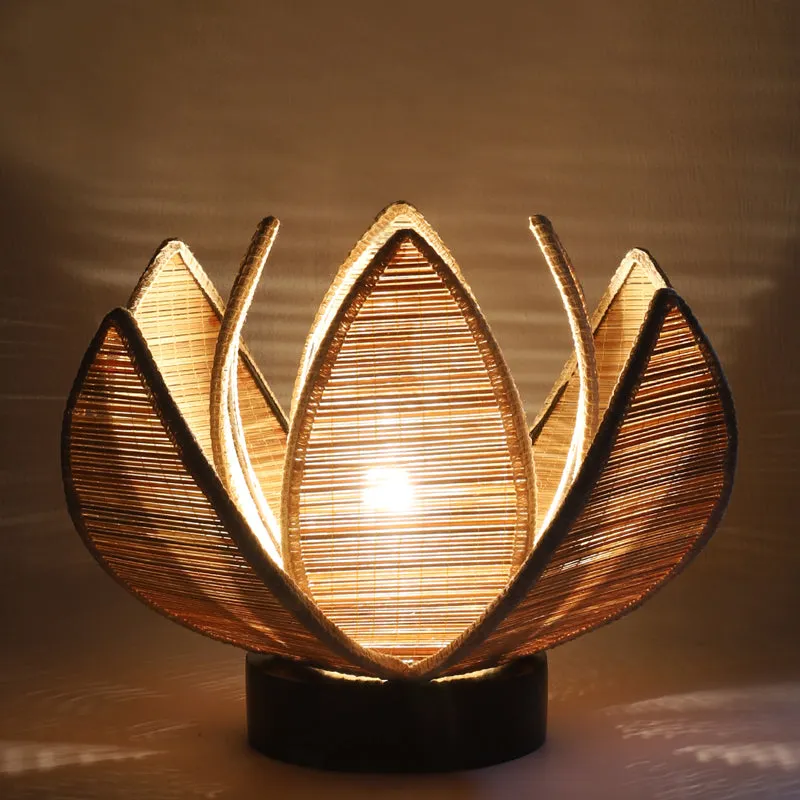 Bamboo Lotus Table Lamp - Beige media 5