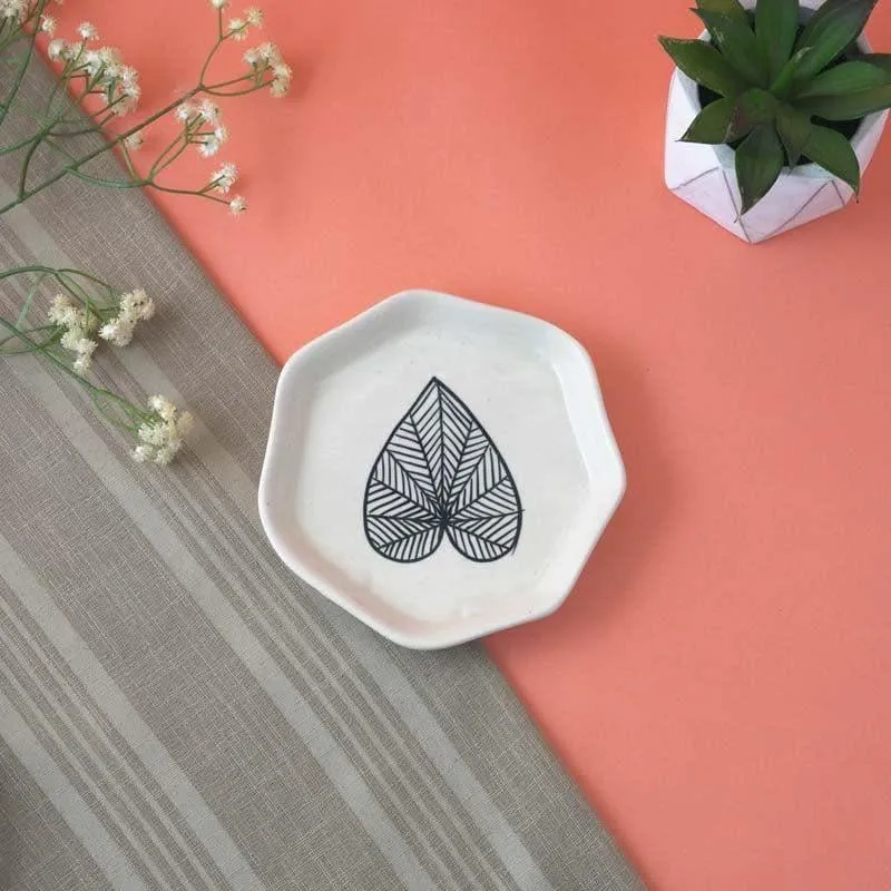 Doodle The Leaf Quarter Plate media 1