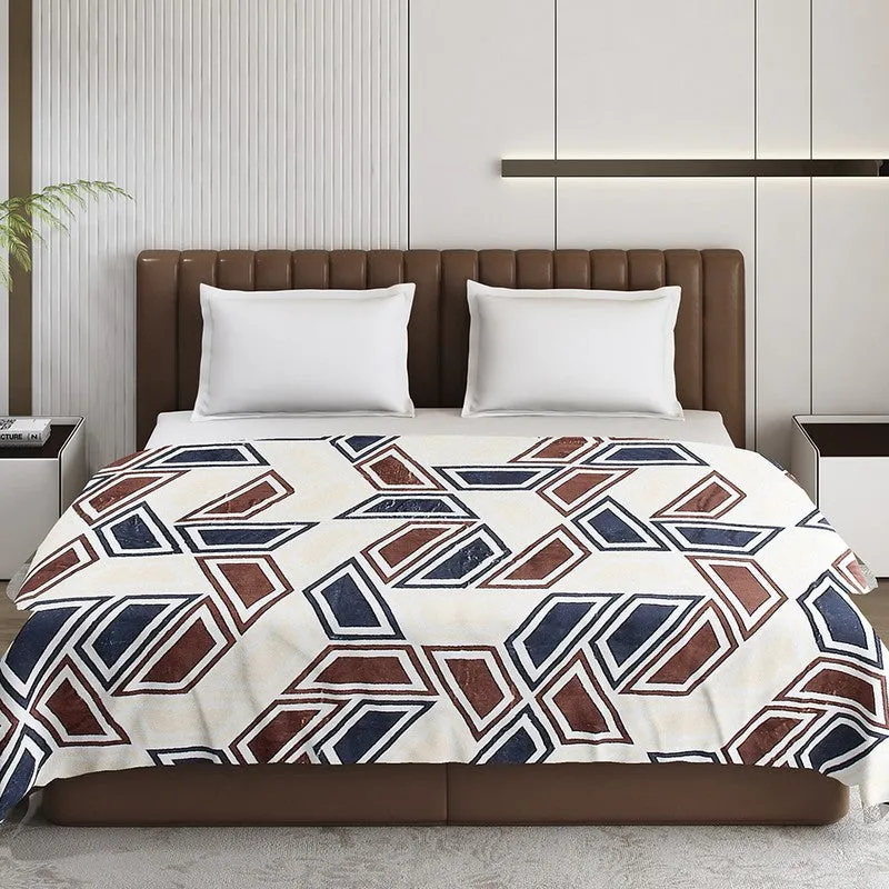 Monte Carlo Geovesta Geometric Print Polyester Blanket (Off White) - 210 GSM media 4