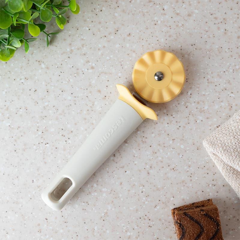 Ava Pastry Wheel media 3