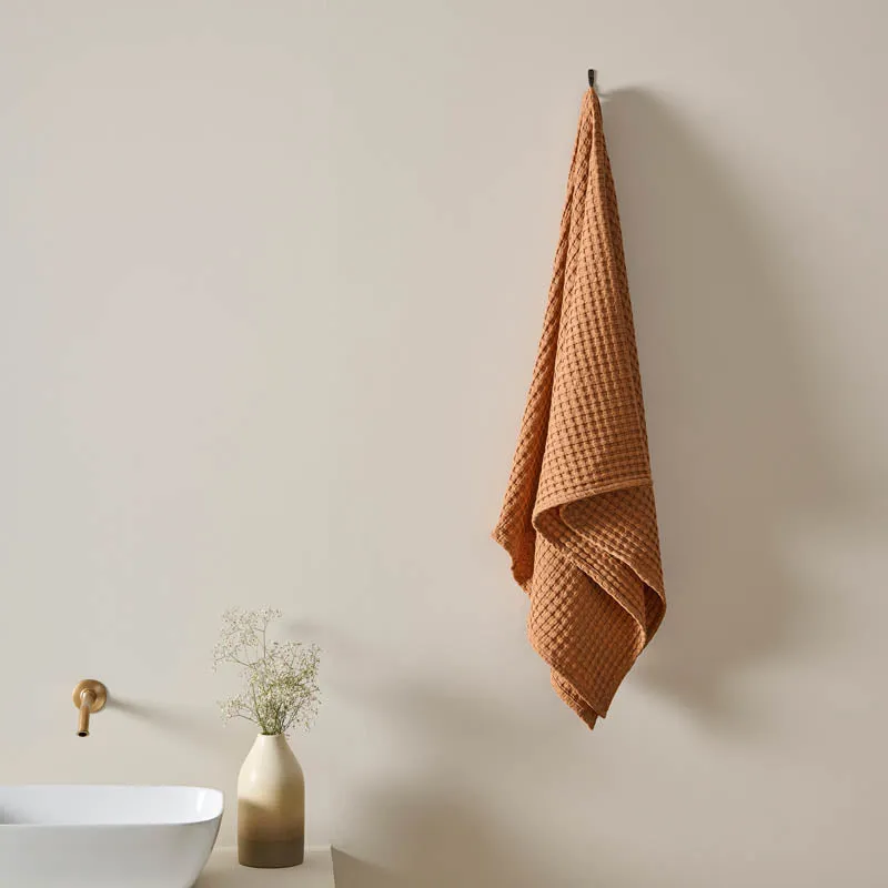 Rippley Soft Waffle Bath Towel (Brown) media 1