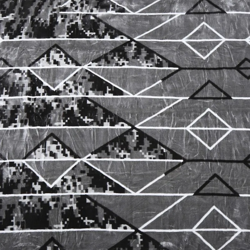 Monte Carlo Monochrome Mirage Blanket - 850 GSM media 7