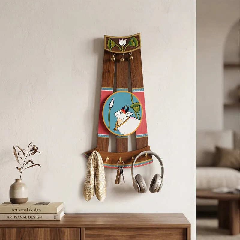 Key highlights image showing the wooden, Indian-style, multicolour wall hook.
