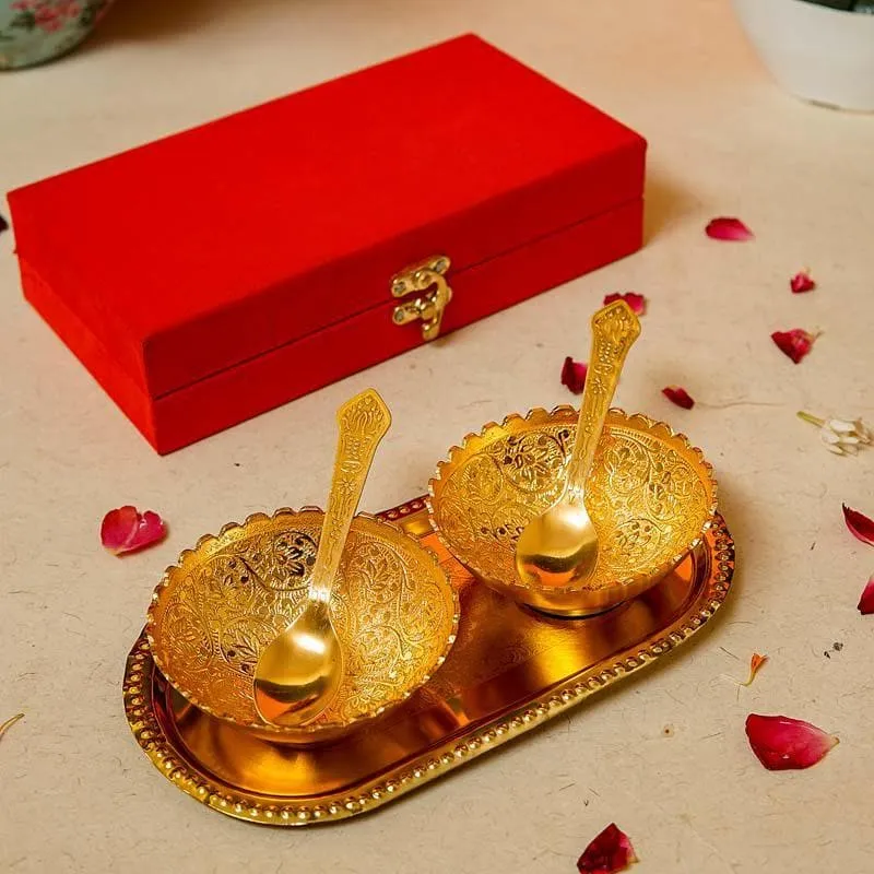 Lavish Penchant Gift Set- Gold media 1