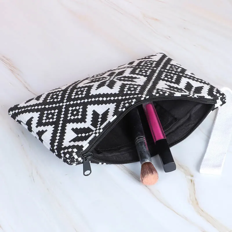 Aion Cotton Pouch media 3