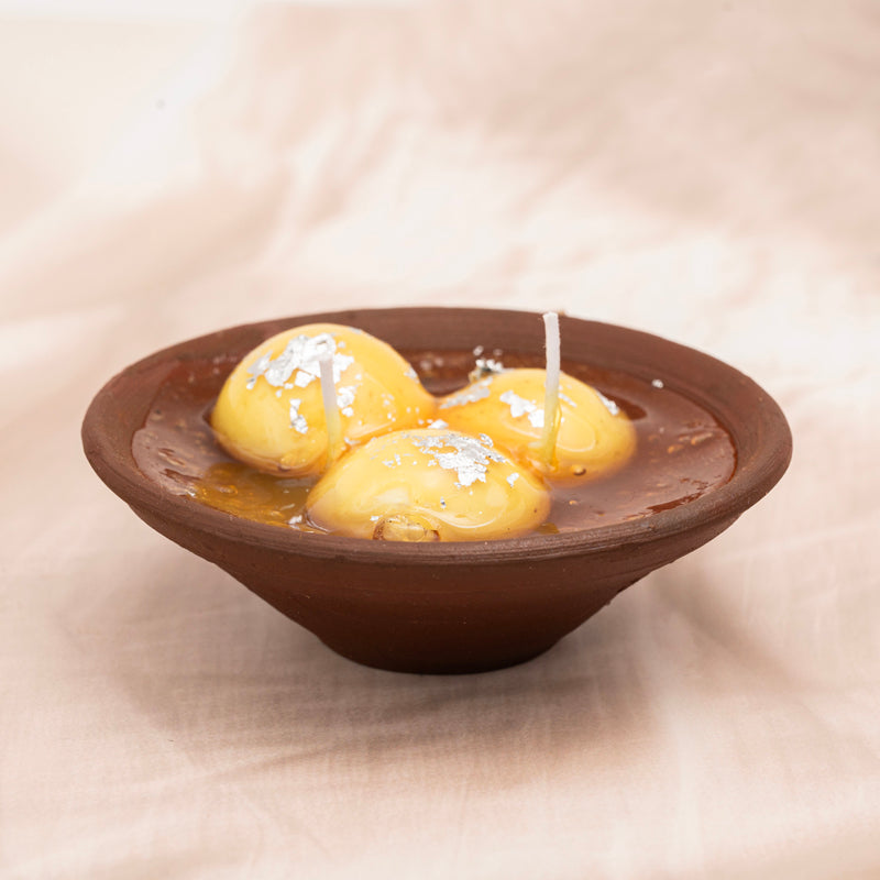 Melt In The Mouth Rasgulla Scented Candle - Vanilla, Cinnamon, Rose media 2