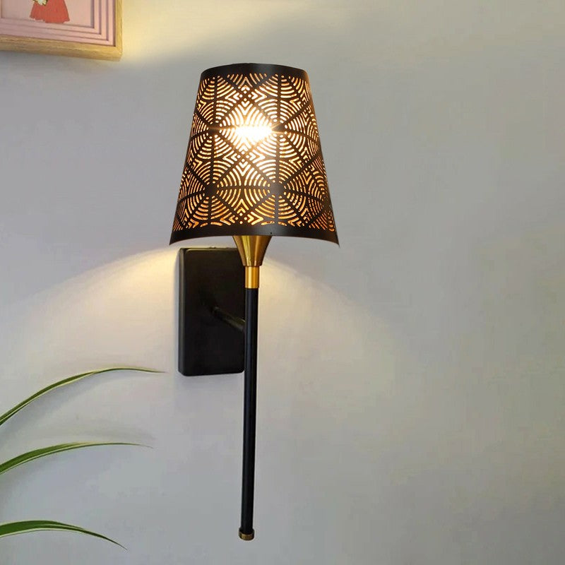 Tyvora Metal Wall Lamp