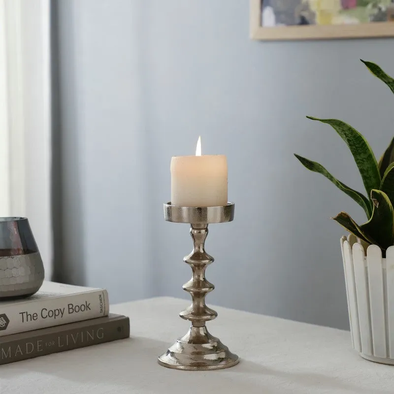 Elegant Pedestal Candle Holder - Silver media 1