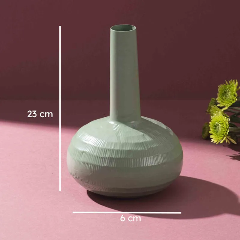 Oasis Iron Vase media 5