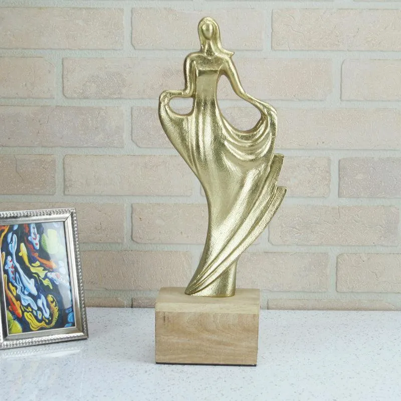 Darling Tale Showpiece - Gold media 1