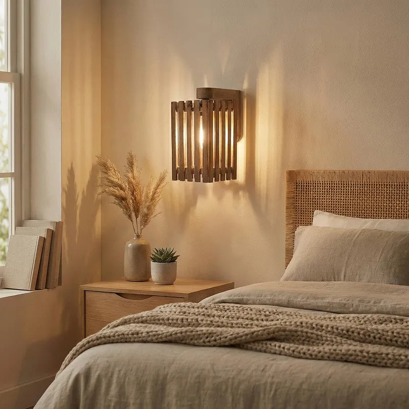 Nymphe Wooden Wall Lamp media 3