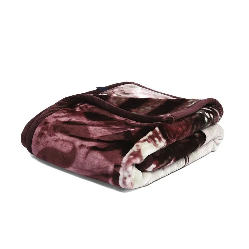 Monte Carlo Crimson Dreamscape Blanket - 1000 GSM media 6