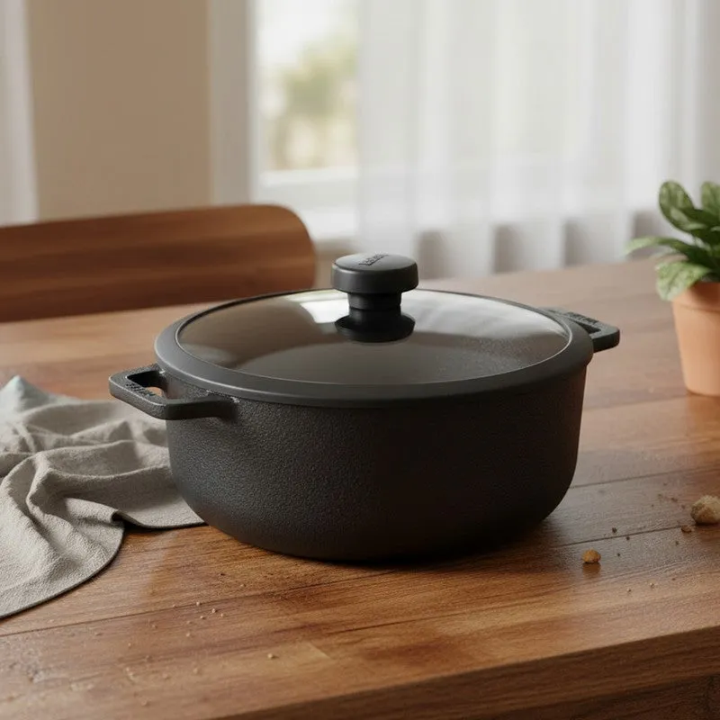 Meyer Cast Iron Cooking Pot with Lid - 4600 mL media 1