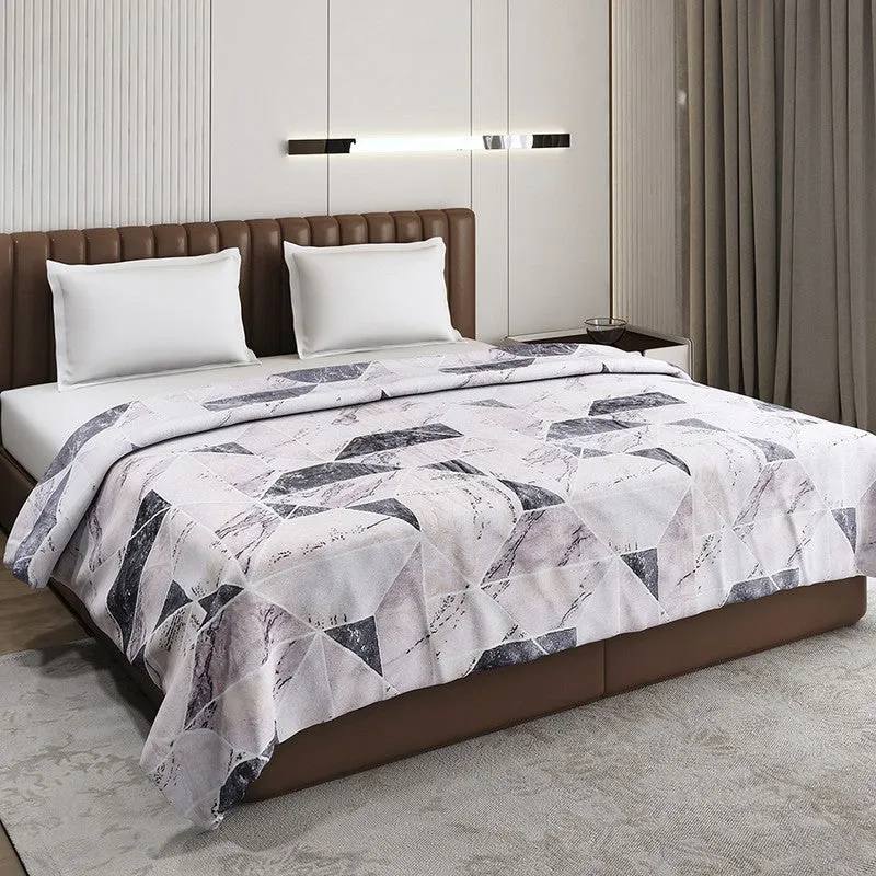 Monte Carlo Greylora Geometric Print Polyester Blanket (Light Grey) - 300 GSM media 1