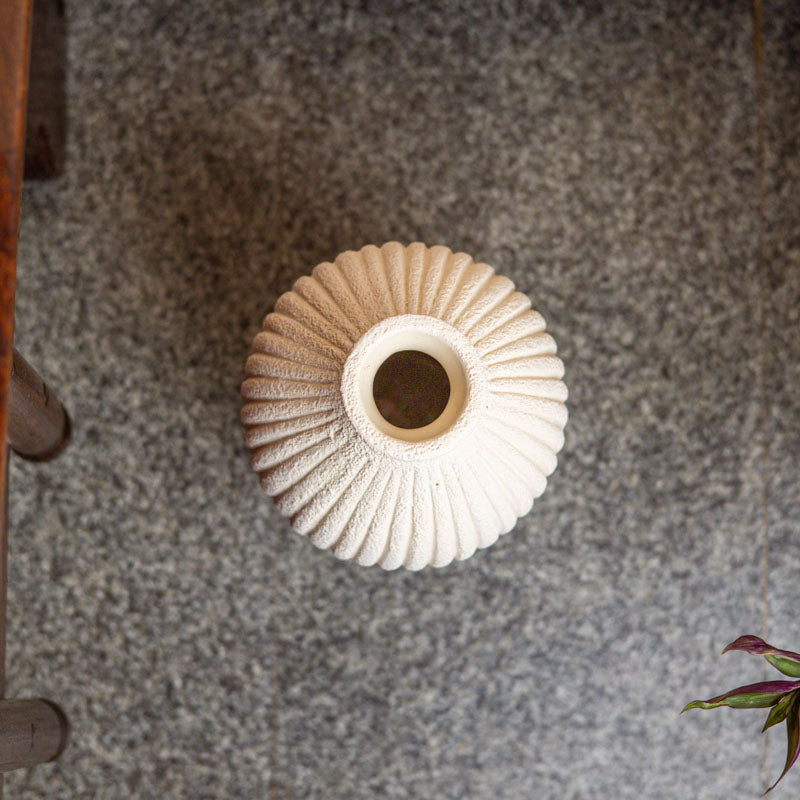 Quiet Curve Ceramic Vase media 7