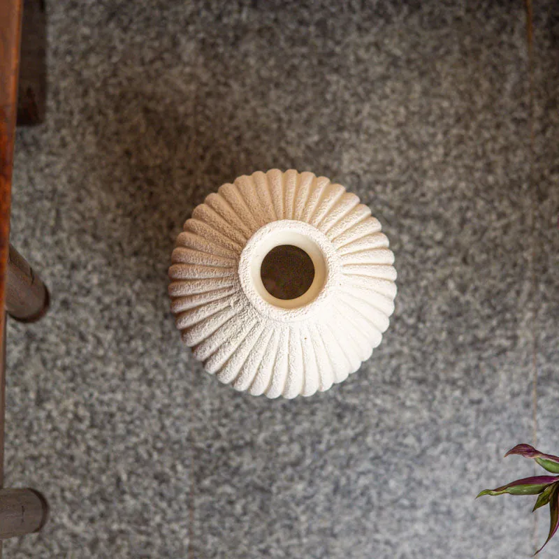 Quiet Curve Ceramic Vase media 7
