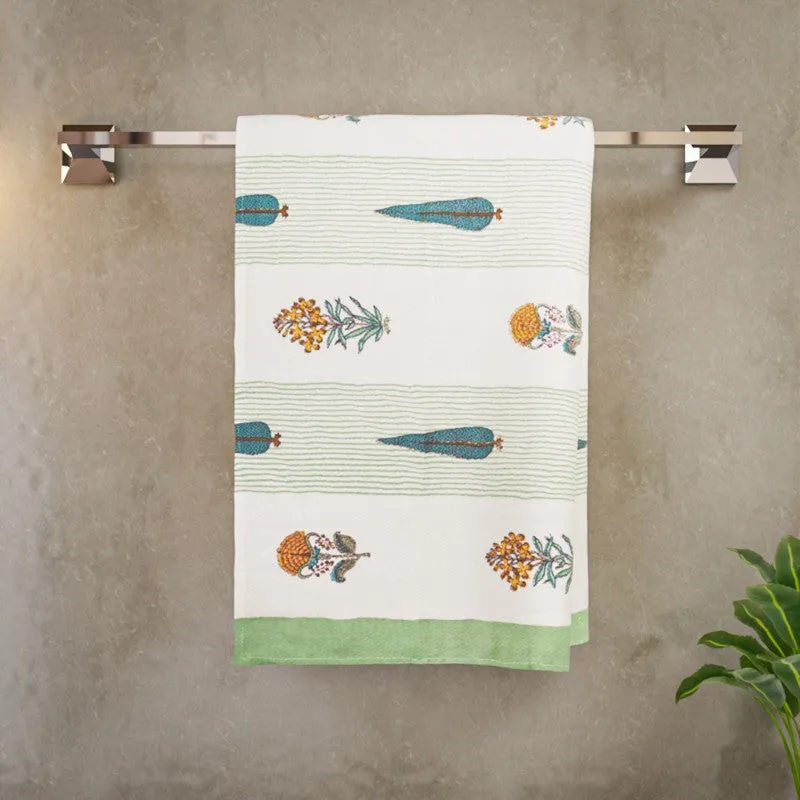 Jungle Fern Cotton BathTowel - Light Green media 3