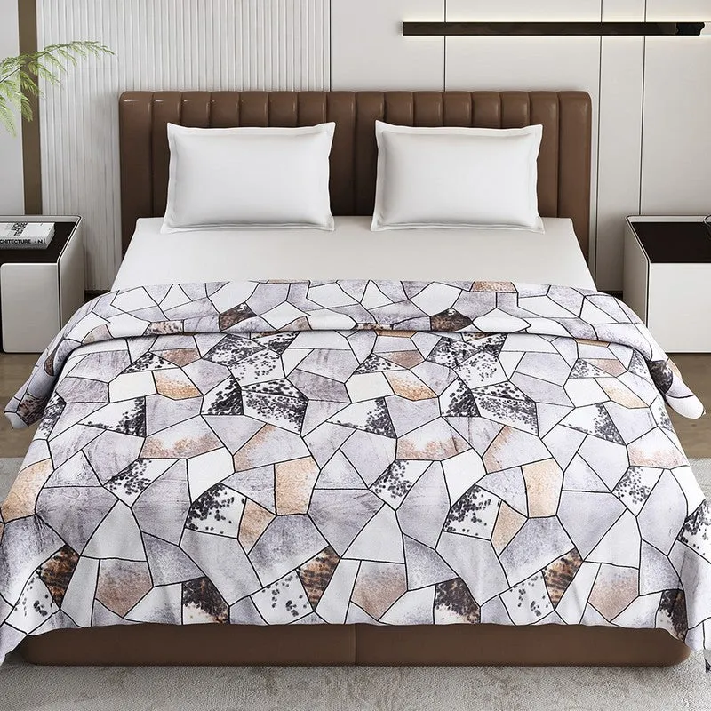 Monte Carlo Artesio Geometric Print Polyester Blanket (Multicolor) - 300 GSM media 3