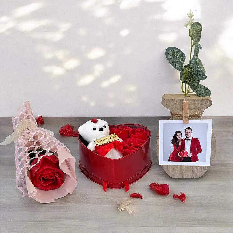 Amour Étoile Valentine's Gift Box (Red) - Three Piece Set media 1
