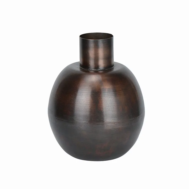 Recco Metal Vase media 3