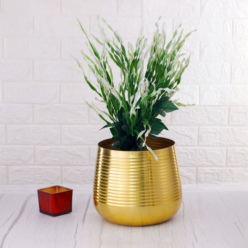 Auric Metal Golden Ribbed Planter media 3