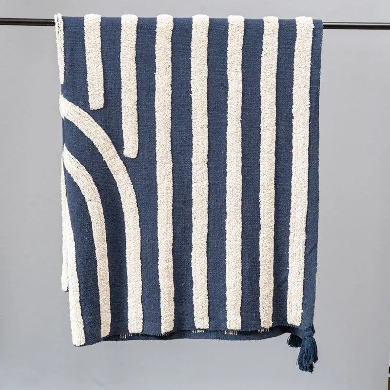 Elyra Table Tufted Tassled Throw - Rectangle media 3