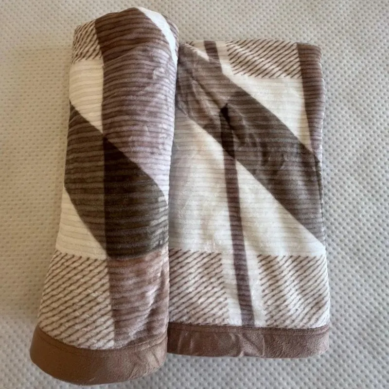 Echelon Wool Blankets - 350 GSM media 7