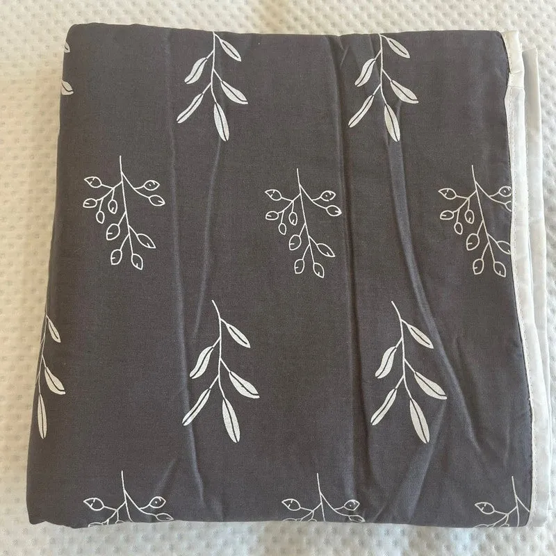 Dreamnest Floral Cotton Comforter (Grey) - 300 GSM media 5