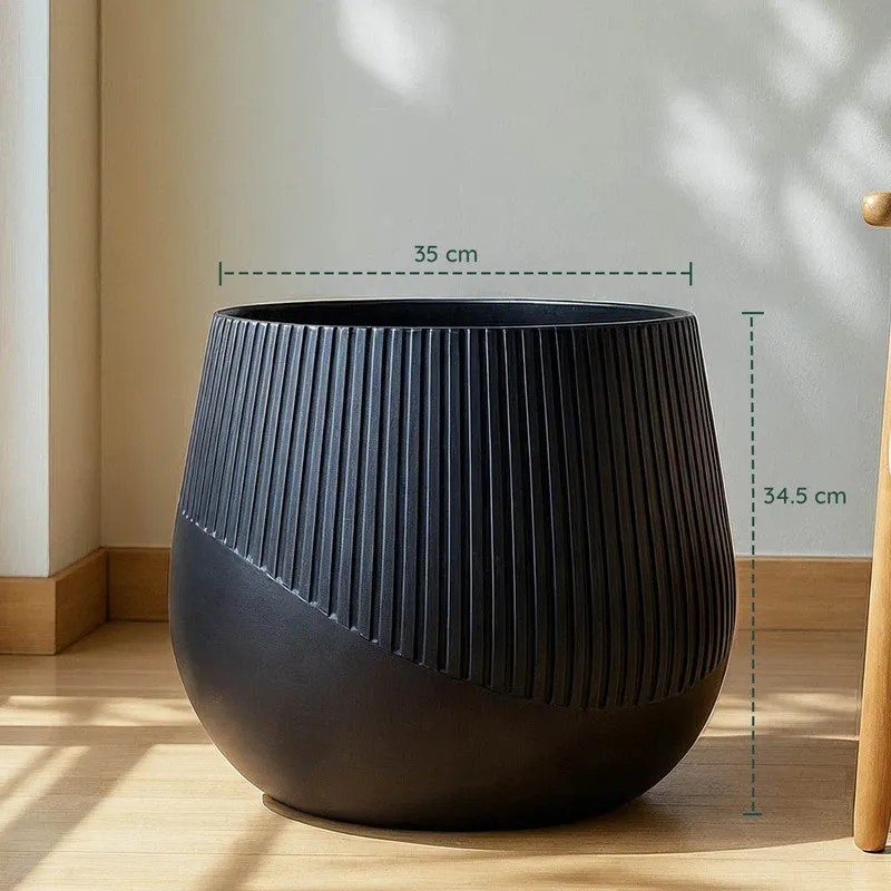Kyari Downtown Luxe Fiberglass Planter media 8