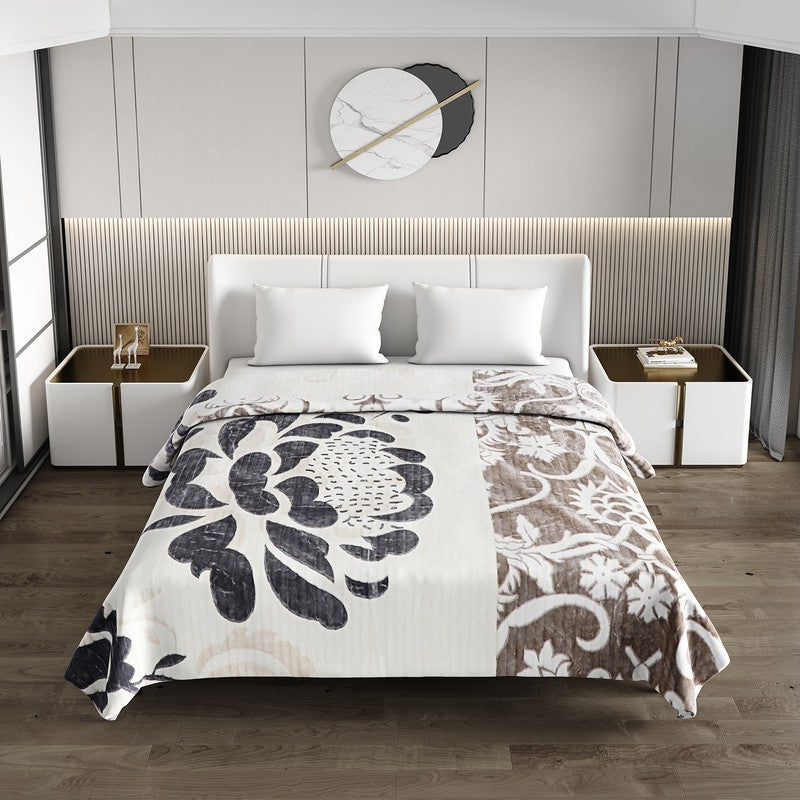 Monte Carlo Floral Harmony Blanket (Black)- 900 GSM media 3