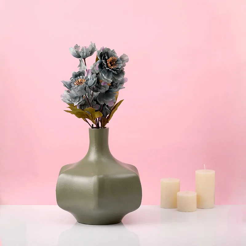 Craggu Metal Vase - Green media 4