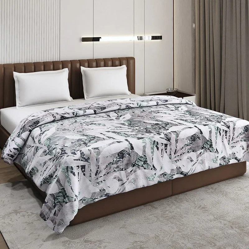Monte Carlo Strivox Floral Print Polyester Blanket (Multicolor) - 300 GSM media 1