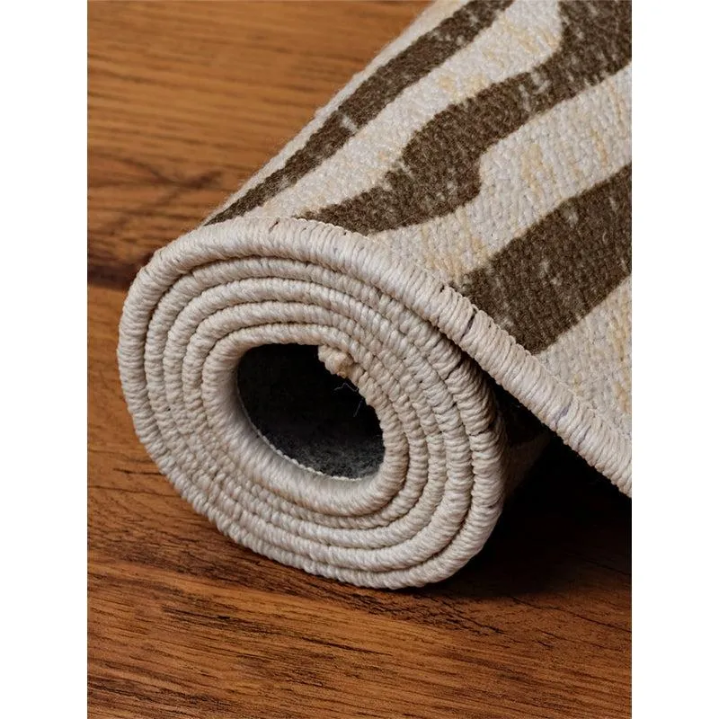 Rolled edge of the carpet showing its flat profile