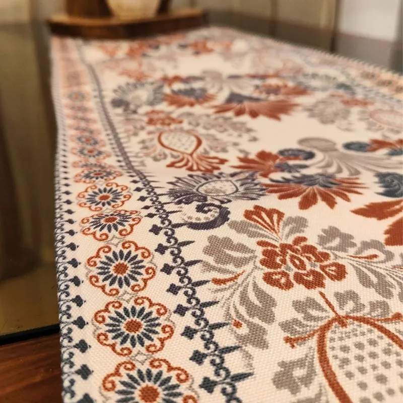 Linevra Table Runner media 6