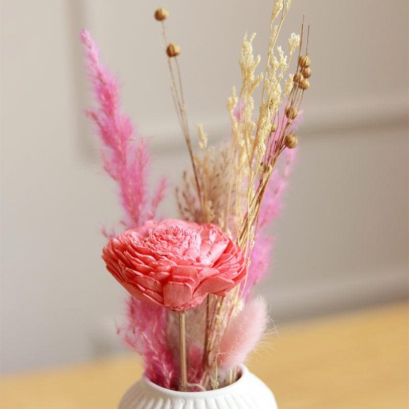 Pingo Vase With Naturally Dried Flower Bunch media 4