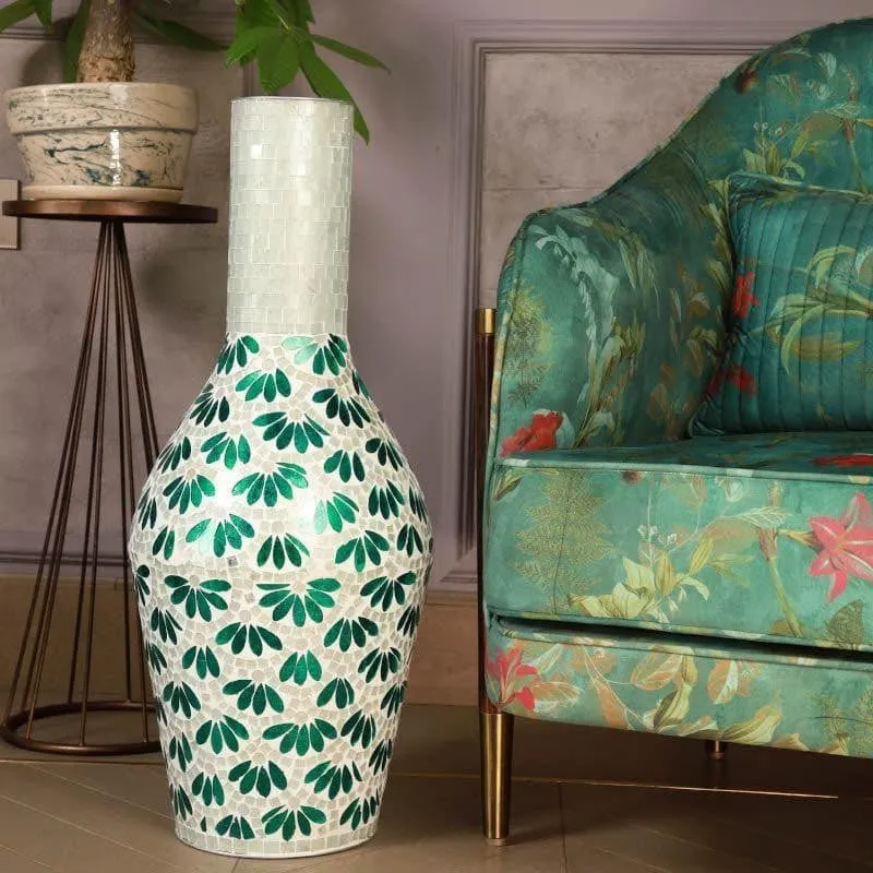 Evander Metal Floor Floor Vase media 3