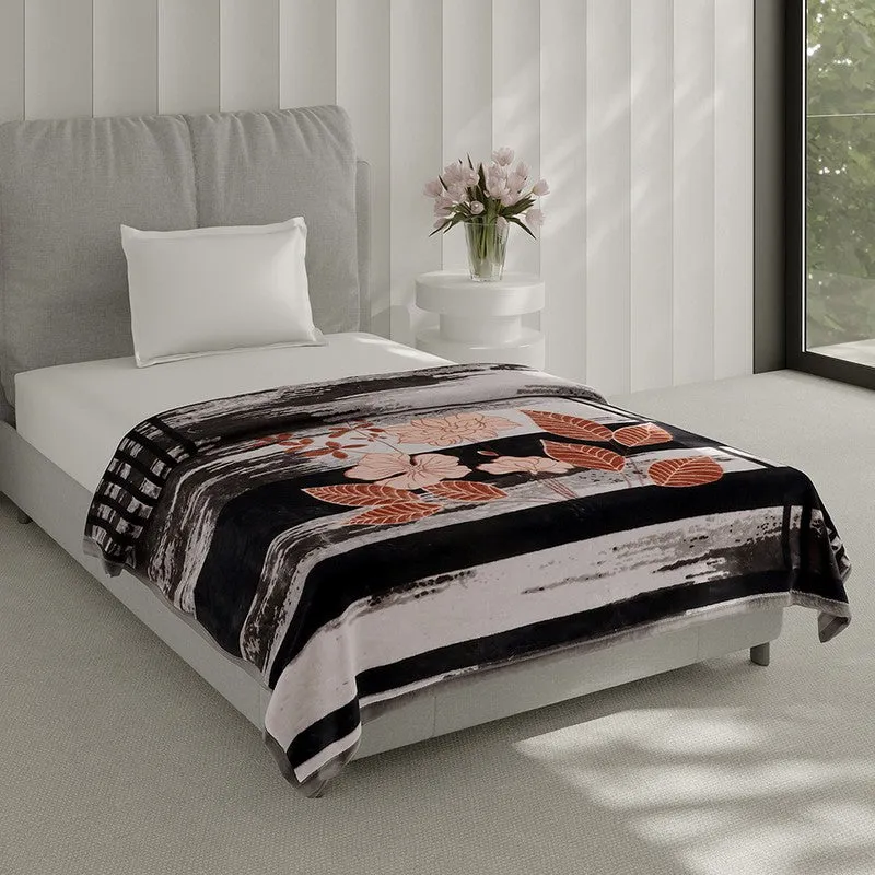 Monte Carlo Midnight Blossom Blanket - 483 GSM media 1
