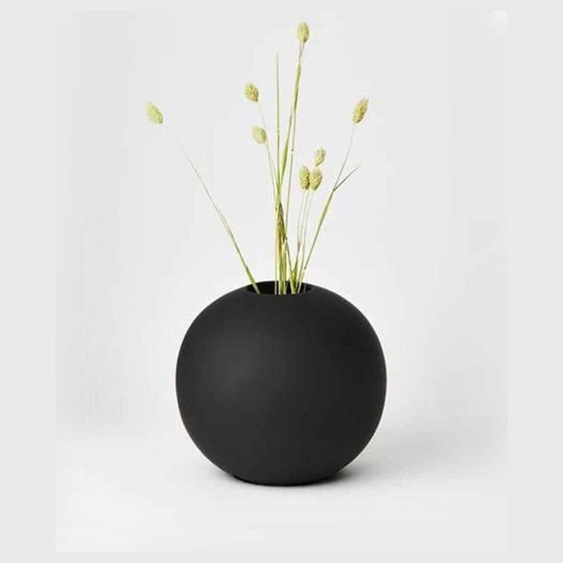 Caim Vase - Black media 4